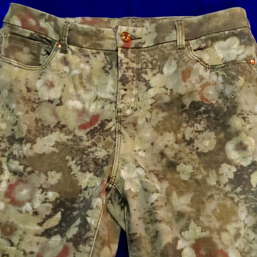 Chico's Camo Floral So Slimming Girlfriend Ankle Pants 1.5 or 10 - Picture 2 of 4